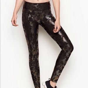 Victoria's Secret Total Knockout Leggings - M